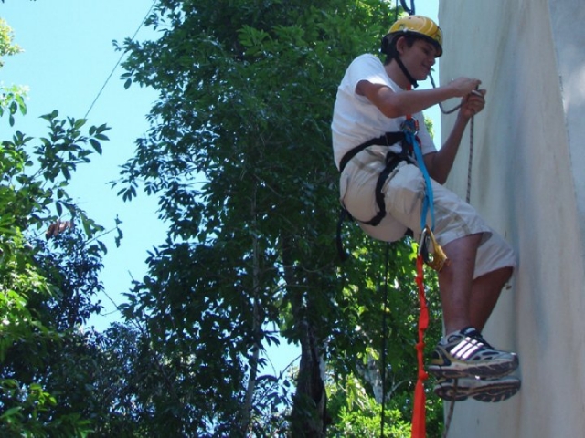 Descending the wall 